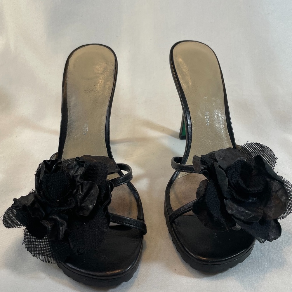 DONALD J PLINER FLOWERED BACKLESS HEEL